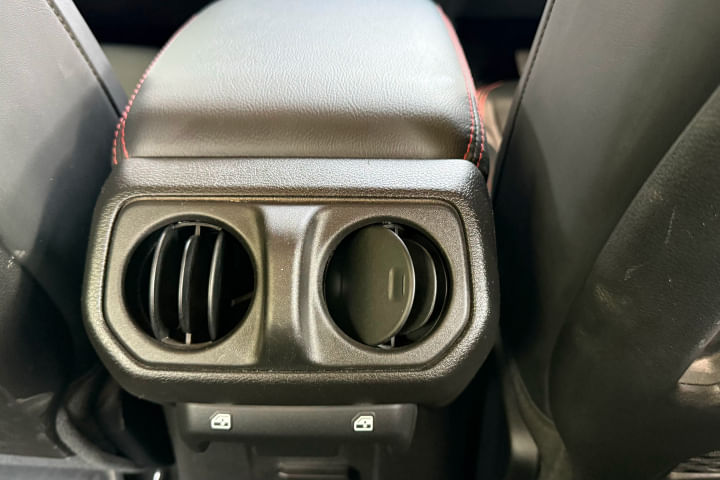 Jeep Wrangler Rear Row Air Vent