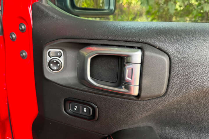 Jeep Wrangler Outer Rear View Mirror ORVM Controls