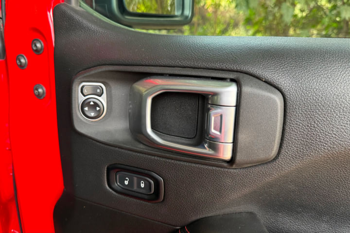 Jeep Wrangler Outer Rear View Mirror ORVM Controls