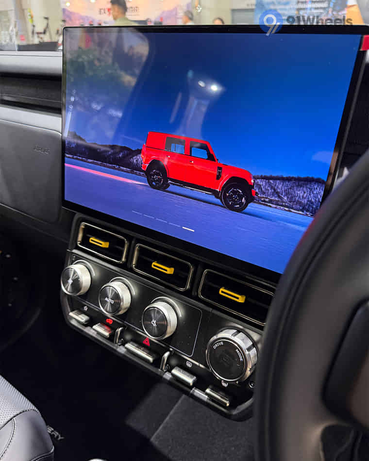 Infotainment & Charging - 1 Infotainment & Charging - 1