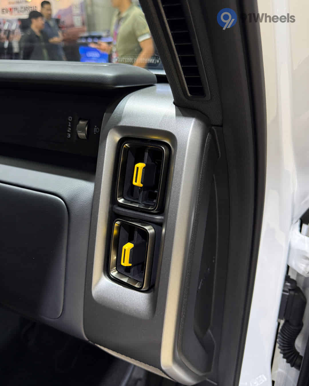 Right Side Air Vents Right Side Air Vents
