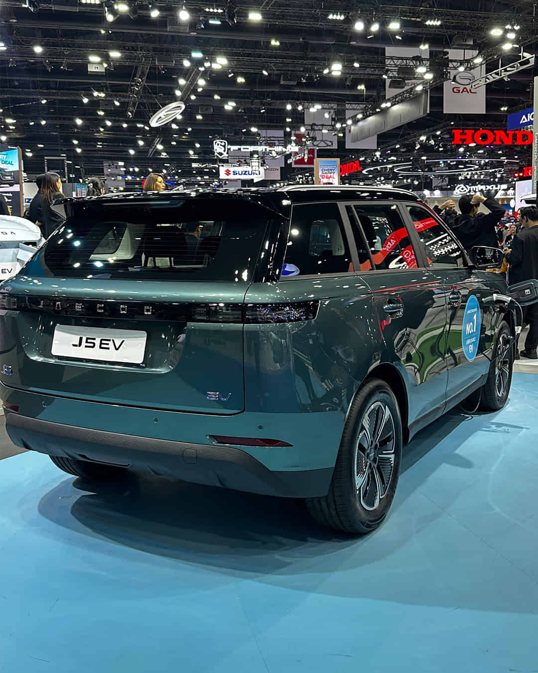 Right Rear Three Quarter