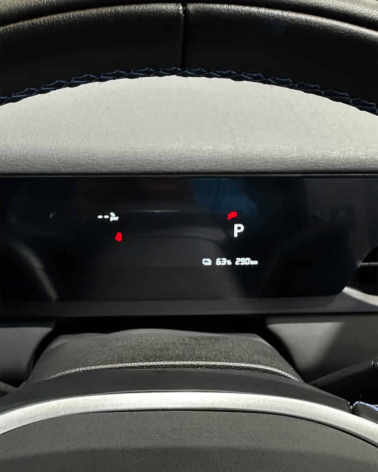 Dashboard & Front Cabin - 5