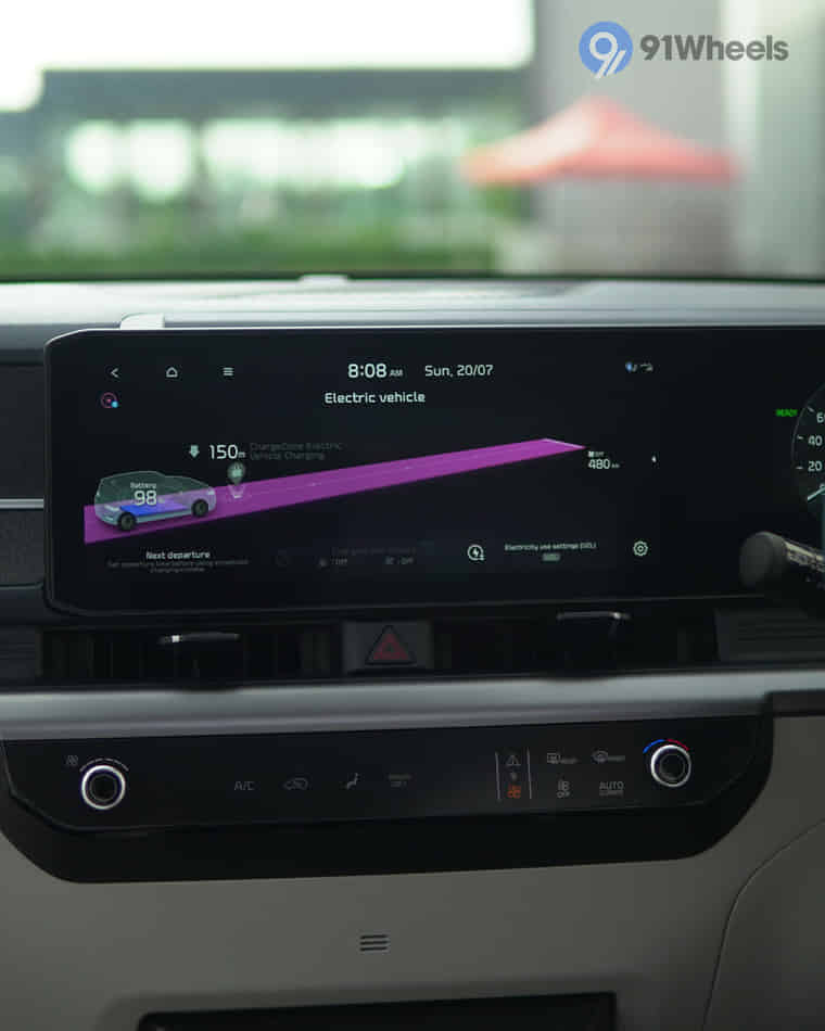 Dashboard & Front Cabin - 7