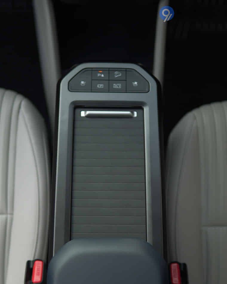 Dashboard & Front Cabin - 1