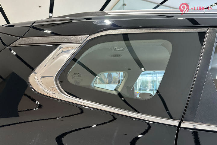 KIA Carens Rear Quarter Glass