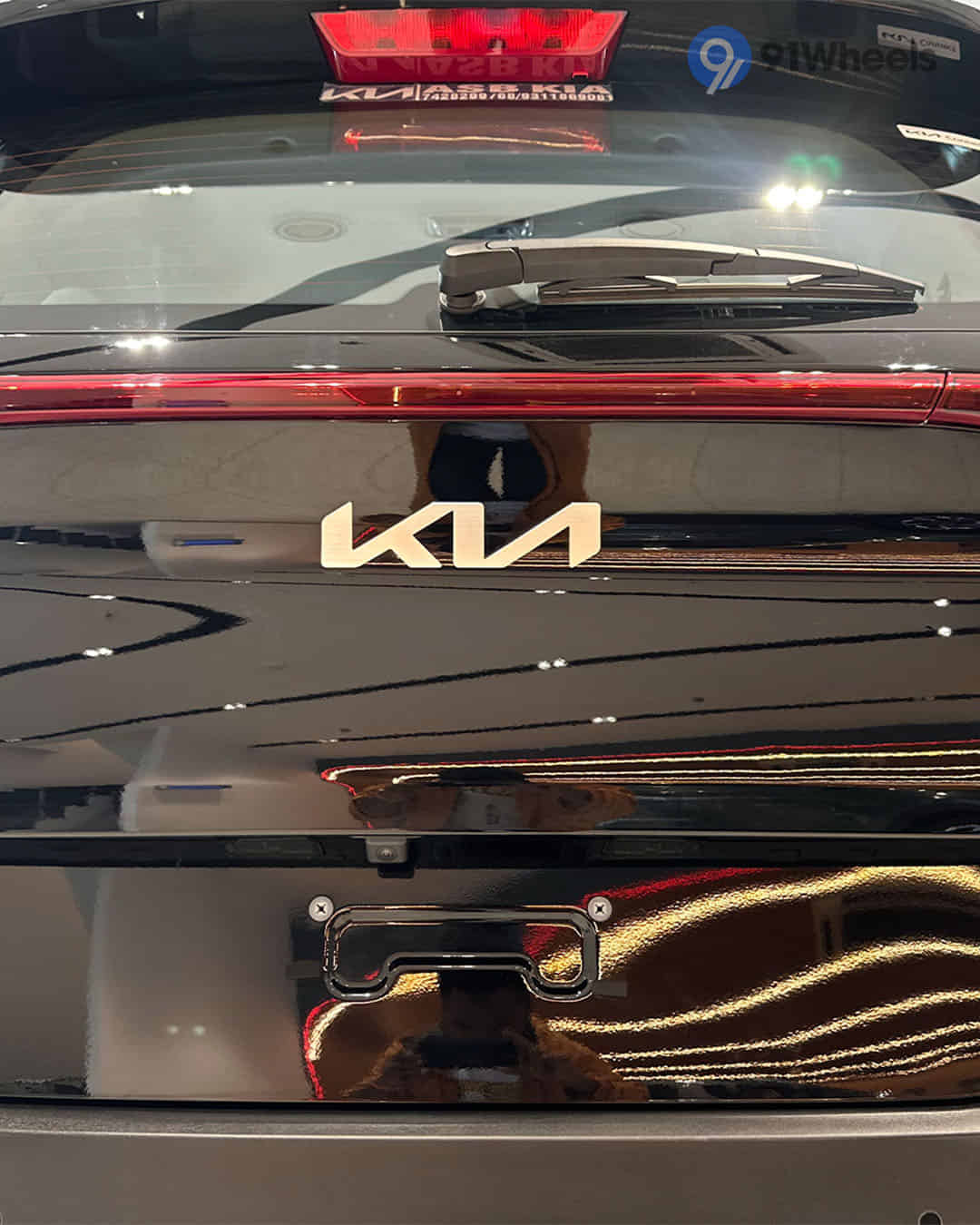 Rear Windshield / Windscreen