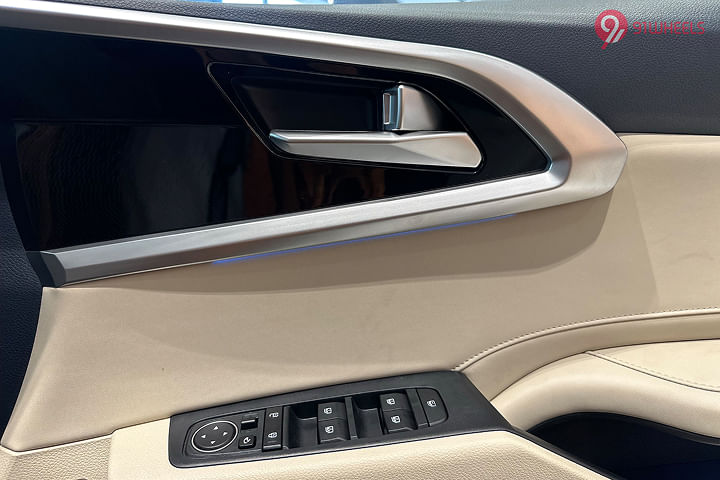 KIA Carens Driver Side Door Pad Handle