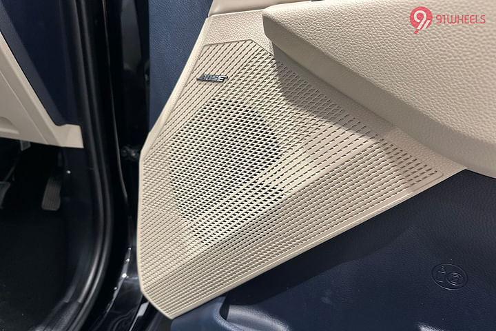 KIA Carens Rear Speakers