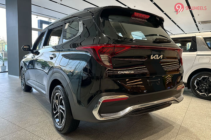 KIA Carens Left Rear Three Quarter