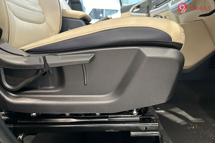 KIA Carens Seat Adjustment for Driver