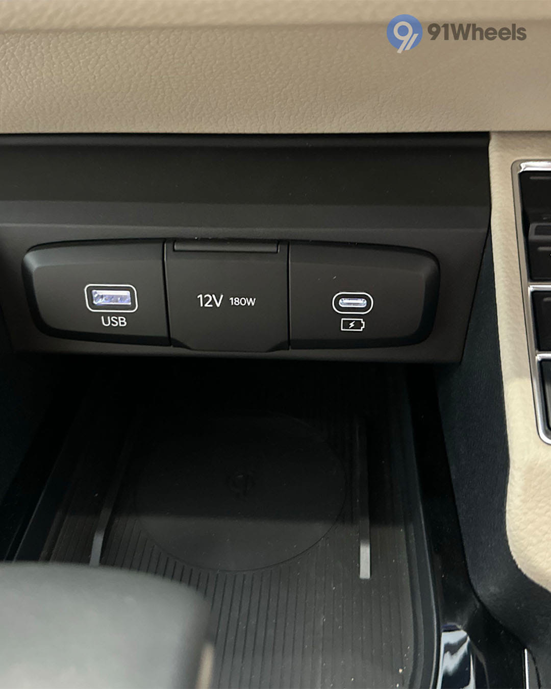 Dashboard & Front Cabin - 9 Dashboard & Front Cabin - 9