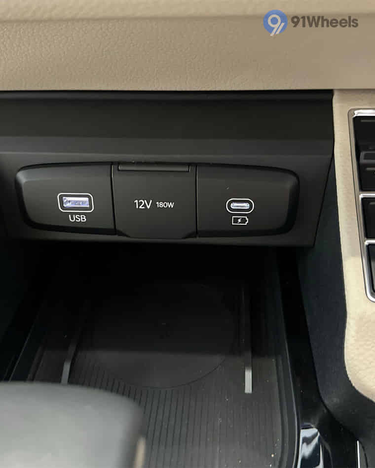 Dashboard & Front Cabin - 9