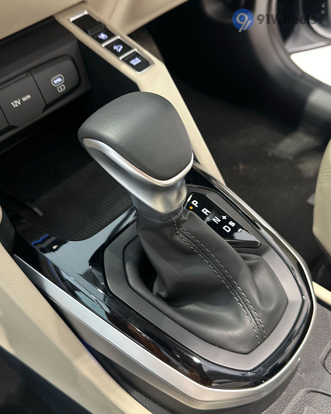 Dashboard & Front Cabin - 12 Dashboard & Front Cabin - 12