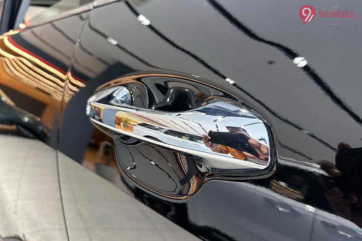 KIA Carens Front Door Handle