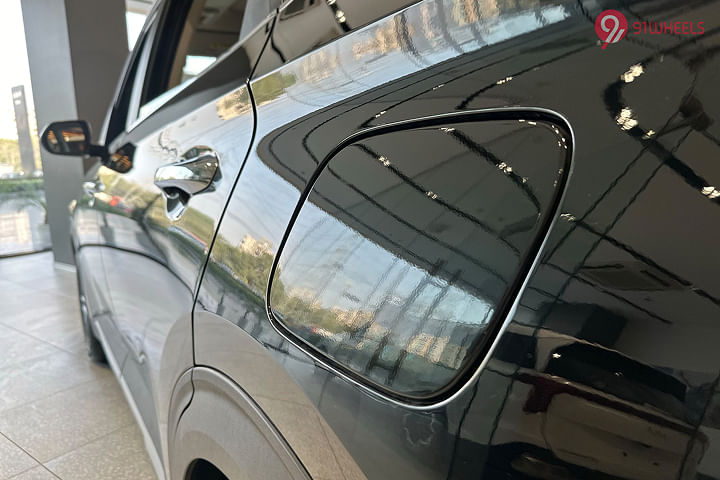 KIA Carens Closed Fuel Lid