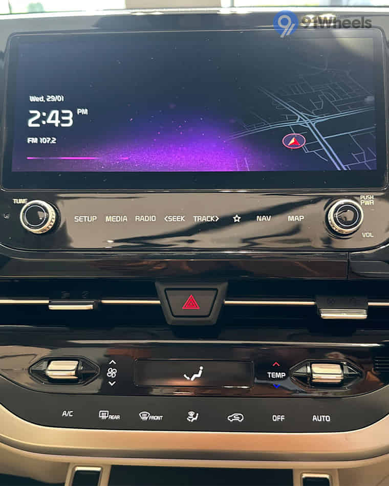 Dashboard & Front Cabin - 8