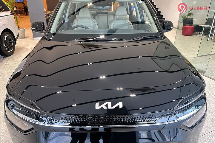 KIA Carens Closed Hood/Bonnet