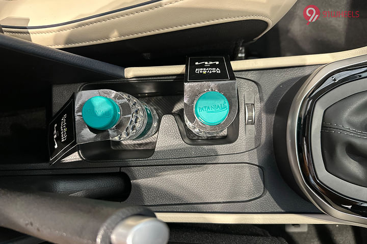 KIA Carens Cup Holders