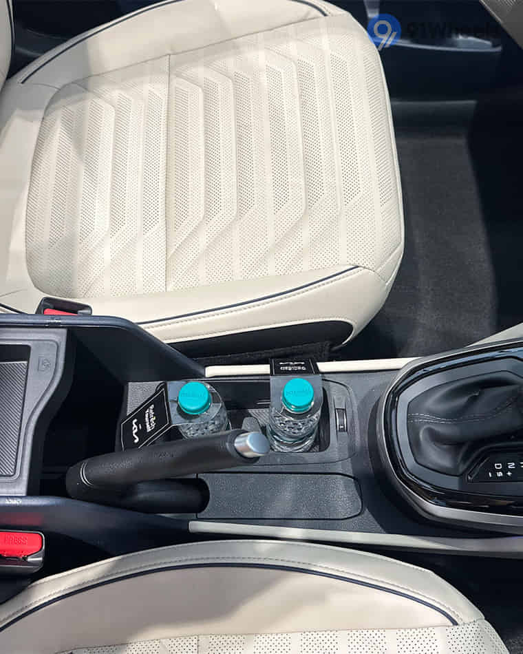 Dashboard & Front Cabin - 1