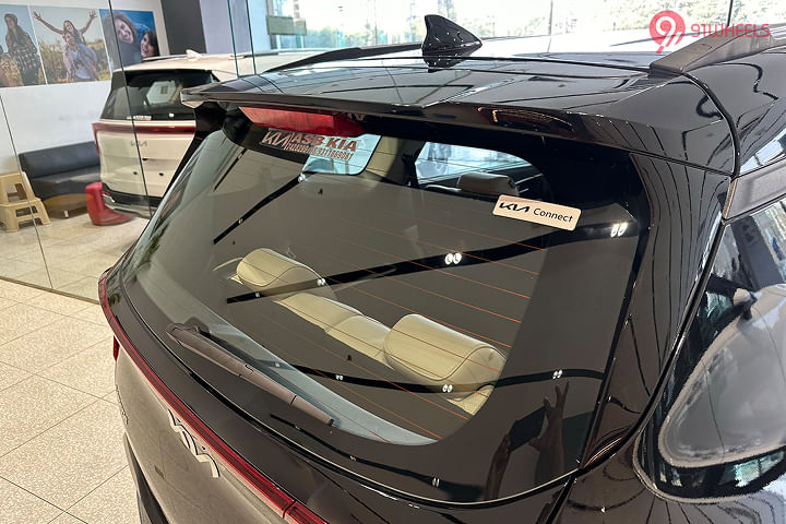 KIA Carens Rear Spoiler