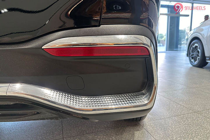 KIA Carens Reflector