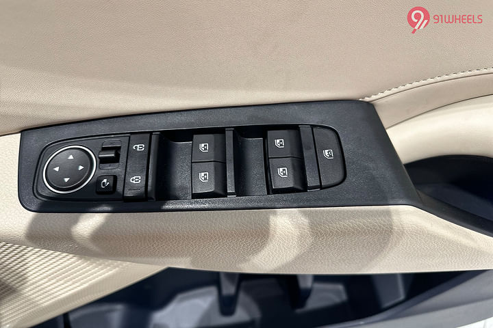 KIA Carens Outer Rear View Mirror ORVM Controls