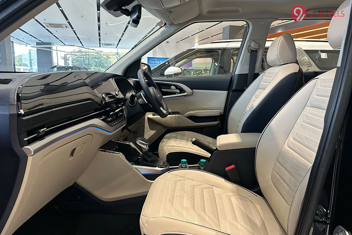 KIA Carens Front Row Seats