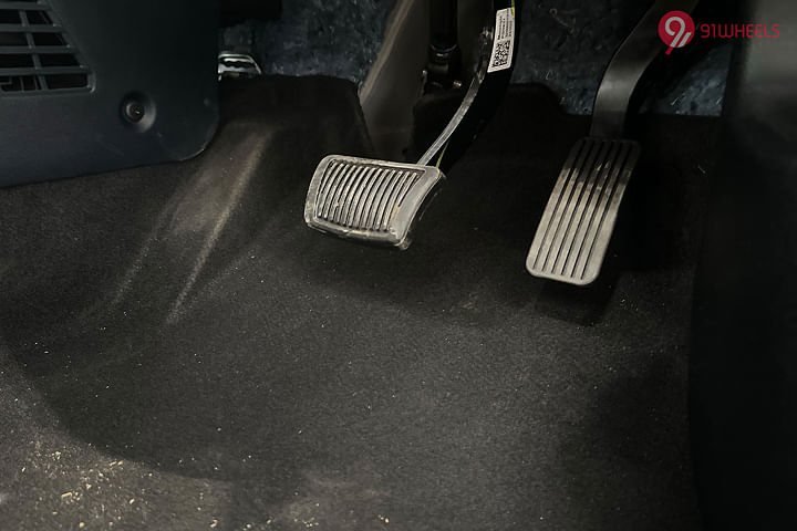 KIA Carens Dead Pedal