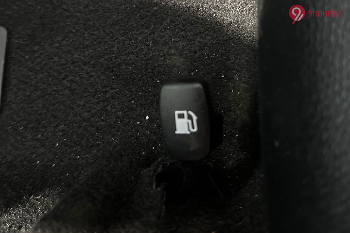 KIA Carens Boot Release Lever/Fuel Lid Release Lever