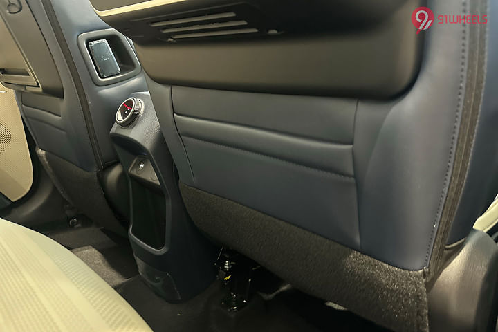 KIA Carens Front Seat Back Pockets