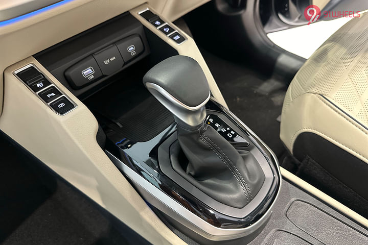 KIA Carens Gear Shifter/Gear Shifter Stalk