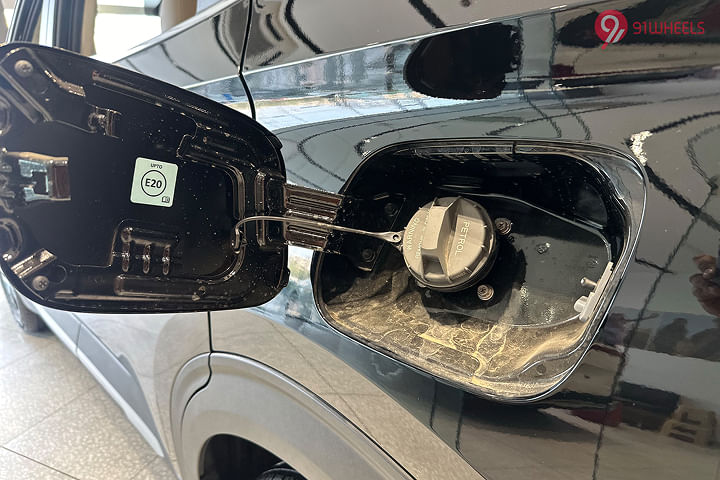 KIA Carens Open Boot/Trunk