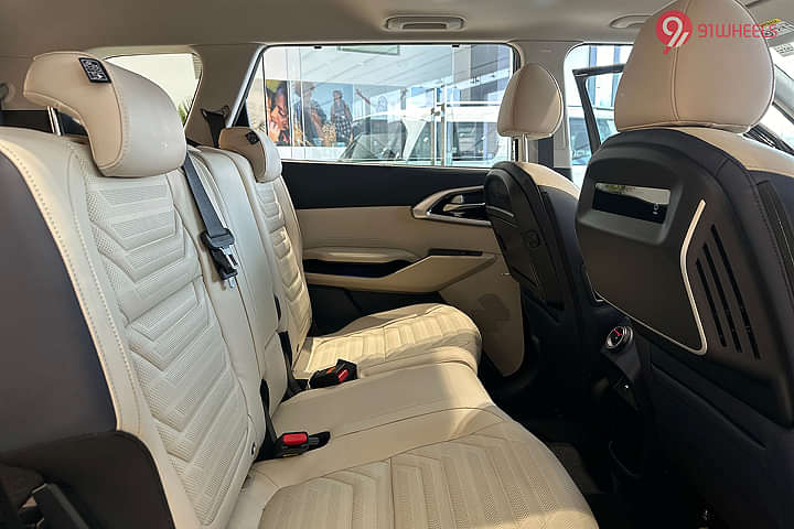 KIA Carens Rear Seats