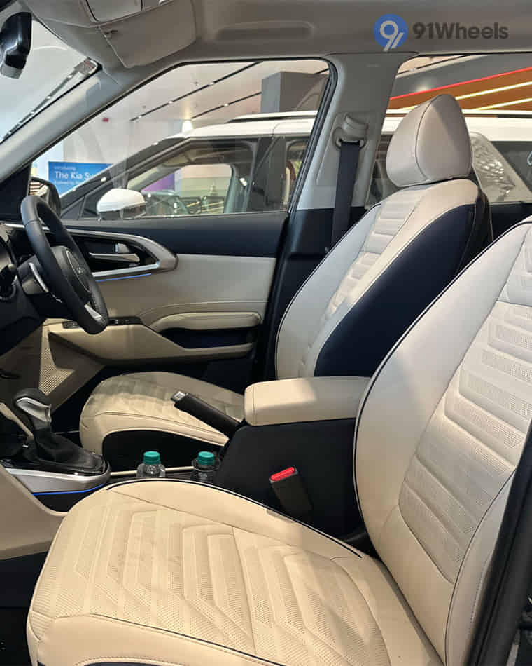 Dashboard & Front Cabin - 15