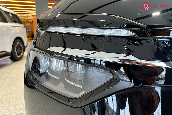KIA Carens Headlight