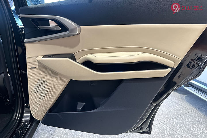KIA Carens Driver Side Door Pocket
