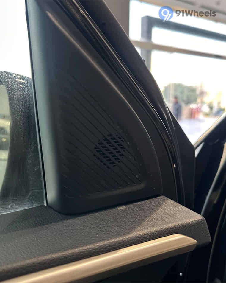 Infotainment & Charging - 3