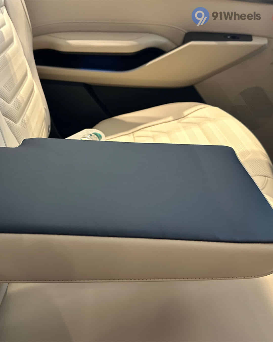 Rear Centre Arm Rest