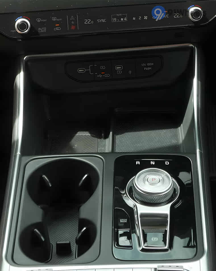 Dashboard & Front Cabin - 1