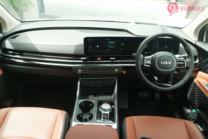 KIA Carnival Dashboard