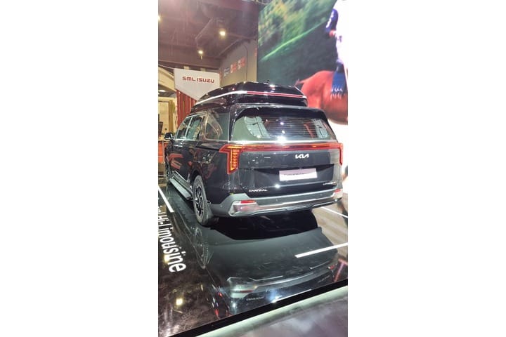 KIA Carnival Rear Windshield/Windscreen