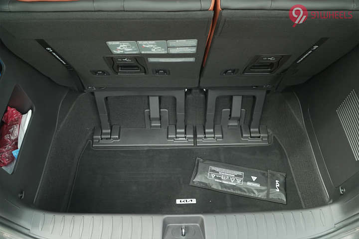 KIA Carnival Open Boot/Trunk