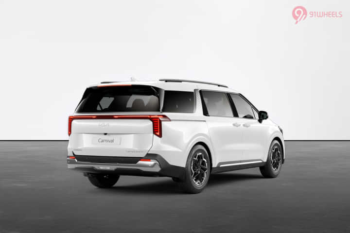 KIA Carnival Right Rear Three Quarter