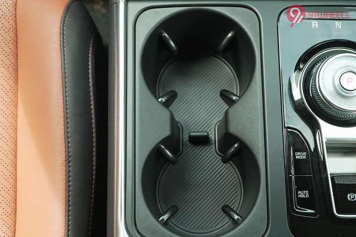 KIA Carnival Cup Holders