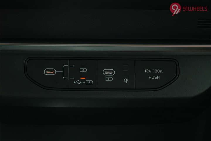 KIA Carnival USB Port/Power Socket/Wireless Charging