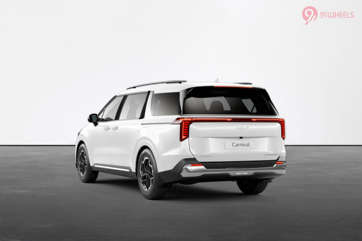 KIA Carnival Left Rear Three Quarter