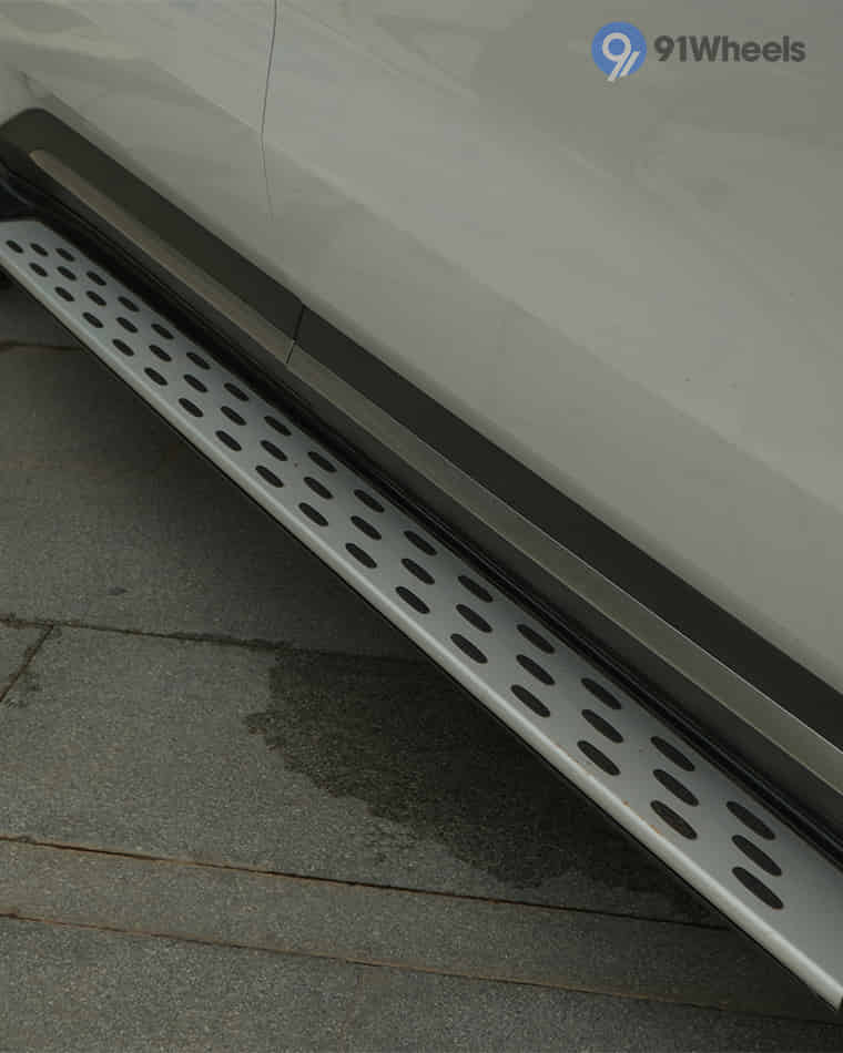 Dashboard & Front Cabin - 13