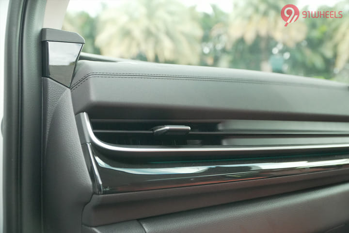 KIA Carnival Front Passenger Air Vent