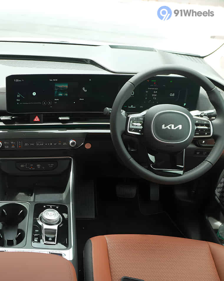 Dashboard & Front Cabin - 3